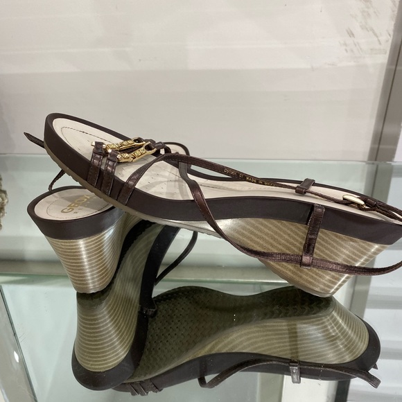 Geox Respira Brown Leather Sandals Gold Tone Hardware size 9.5/ 10 US - Picture 9 of 13